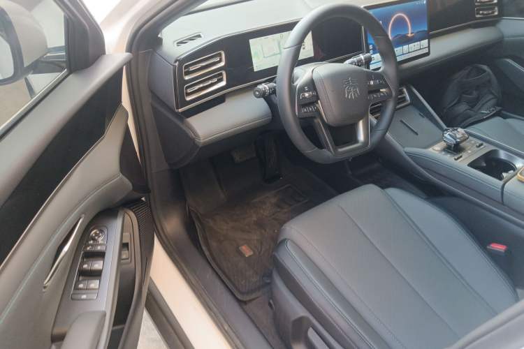 Used BYD Qin L 2025 DM-i Smart Drive 80KM Leading Model