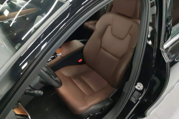 Used Volvo S90 2024 B5 Zhiyi Luxury Edition
