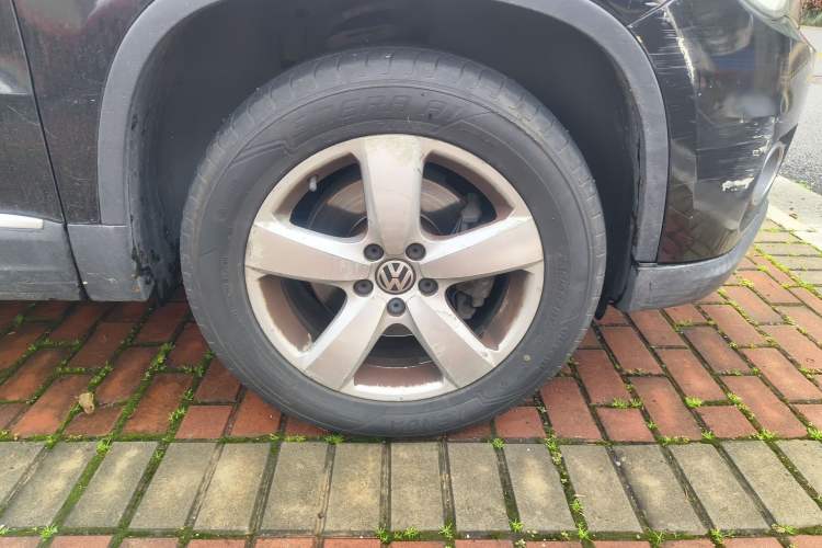 Used Volkswagen Tiguan 2010 1.8TSI Automatic All-Wheel-Drive Elite Edition Right Front Wheel Hub
