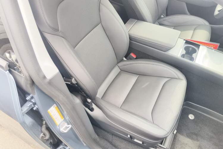 Used Tesla Model Y 2025 Rear-Wheel-Drive Version
