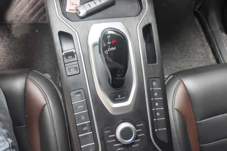 Used Wey VV5 2021 1.5T Two-Wheel Drive Color Pioneer