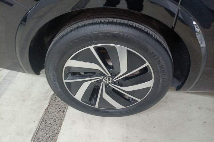 Used Volkswagen Viloran 2023 380TSI Luxury Edition Right Rear Wheel Hub