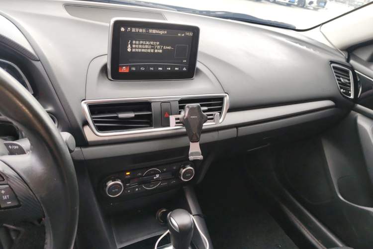 Used Mazda 3 Axela 2016 Sedan 2.0L Automatic Flagship Model Audio And AC Panel