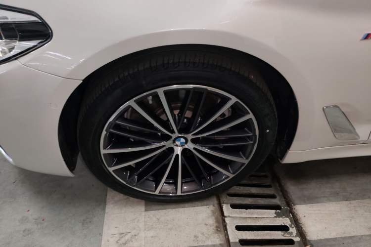 Used BMW 5 Series 2020 530Li Leading Model M Sport Package Left Front Wheel Hub