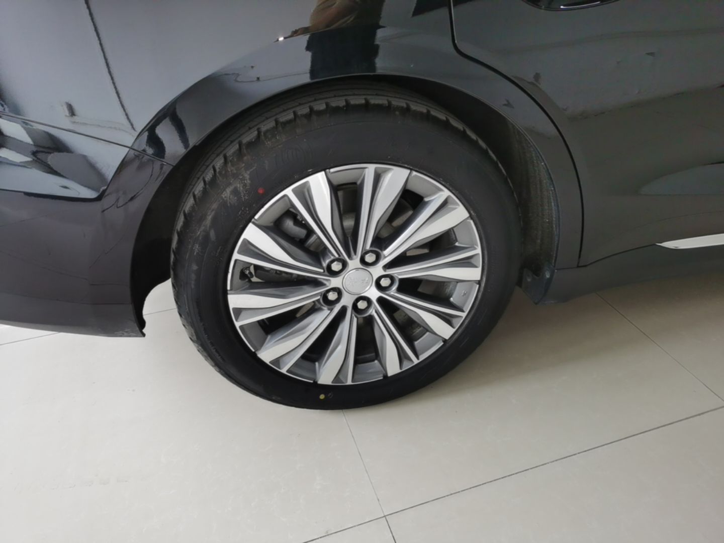 Hongqi E-QM5 2024 610 km PLUS — снимка 11
