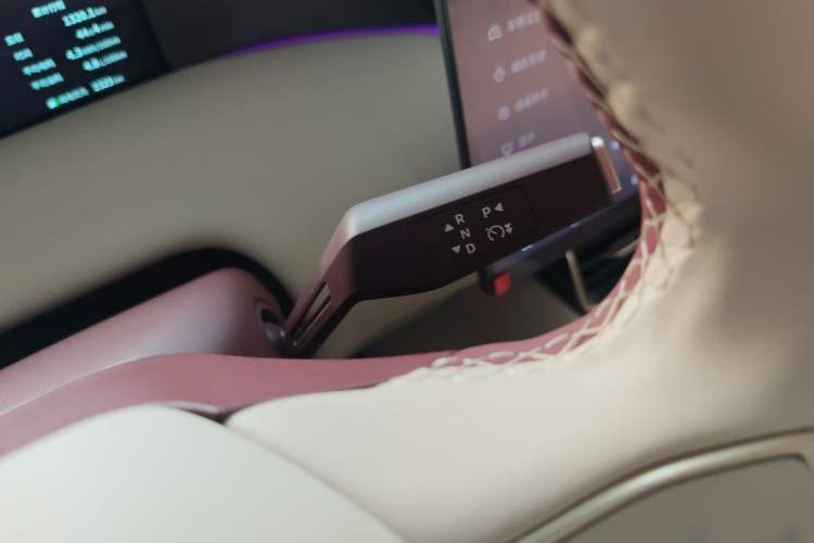 Used Dongfeng Aeolus L8 2025 Model 185KM Dream Edition Gear Lever