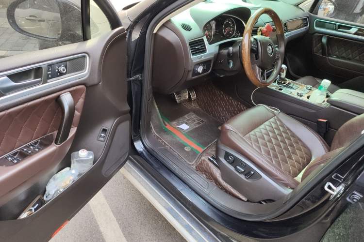 Used Volkswagen Touareg 2011 3.0 TSI Comfort Version
