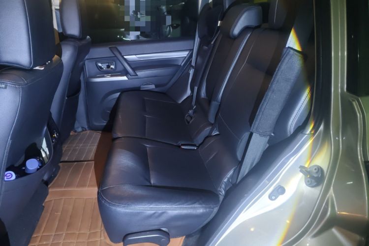 Used Mitsubishi Pajero 2015 3.0L Automatic Elite Plus Version China V Standard