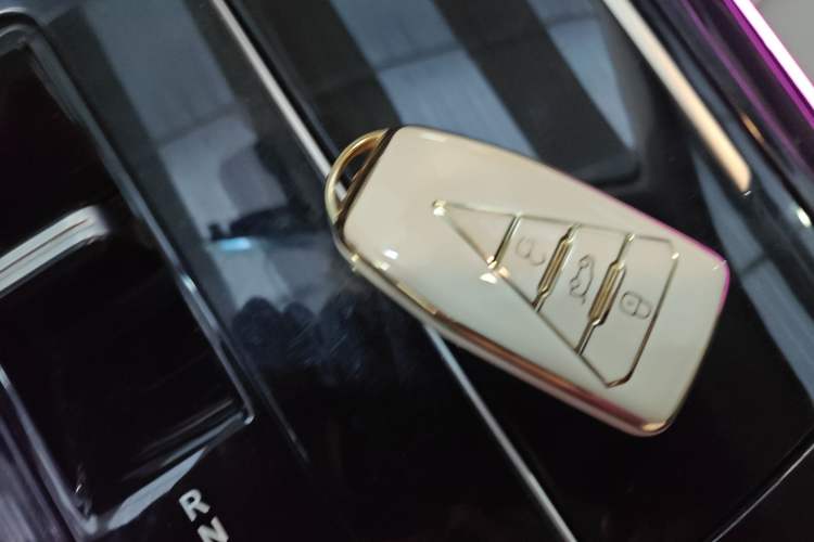 Used Venucia V DD-i 2023 60km iD Version
