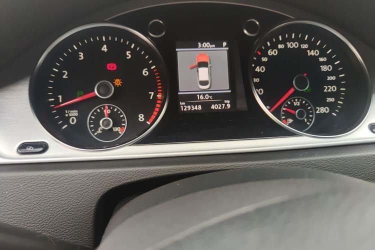 Used Volkswagen FAW-Volkswagen CC 2012 2.0 TSI Luxury Model Odometer Close Up