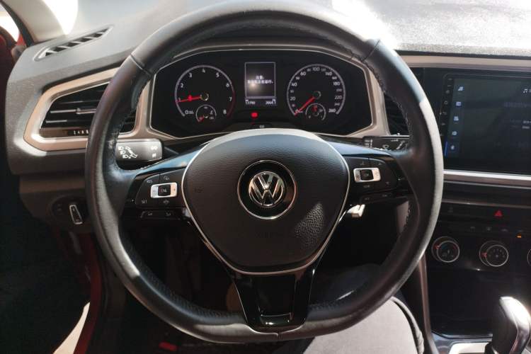 Used Volkswagen T-ROC 2019 230TSI DSG Two-Wheel-Drive Advanced Version China VI Standard
