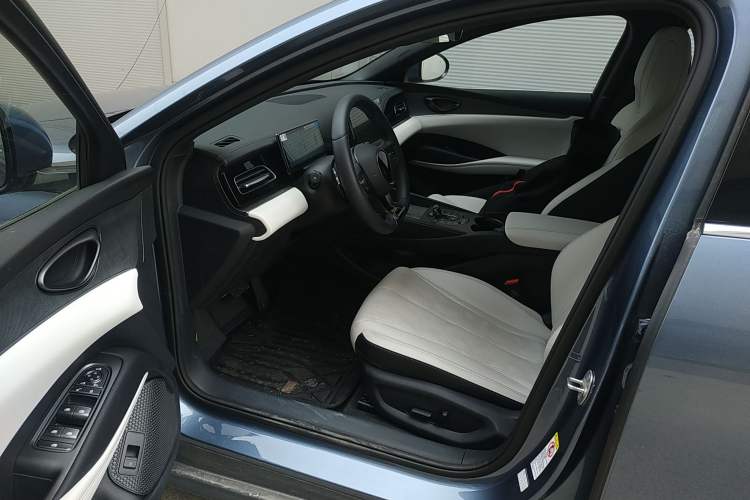 Used BYD Seal 06 New Energy 2025 DM-i Smart Drive 120KM Deluxe Model
