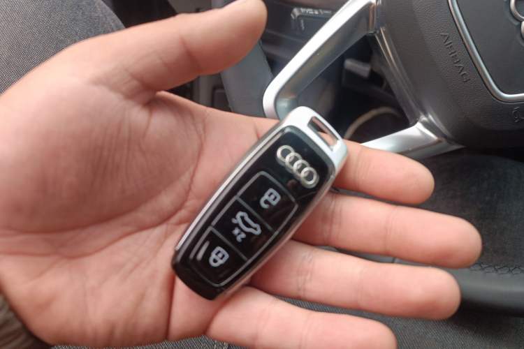 Used Audi Q7 2023 55 TFSI quattro S line Sport Edition Vehicle Key