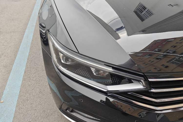 Used Volkswagen Magotan 2020 280TSI DSG Comfort Edition Right Front Headlight