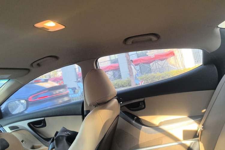 Used Hyundai Elantra (5th Generation / Langdong) 2012 1.6L Automatic Fashion Edition