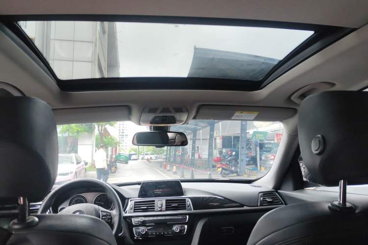 Used BMW 3 Series GT 2019 320i Sport Edition Headliner