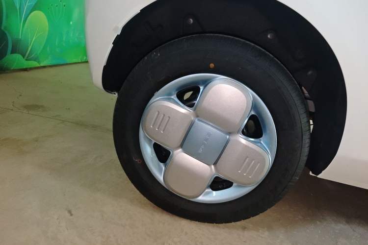 Used Geely Galaxy Panda 2024 Panda Mini 200km Endurance Bear Right Rear Wheel Hub