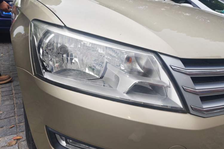 Used Volkswagen Santana 2013 1.6L Manual Comfort Edition