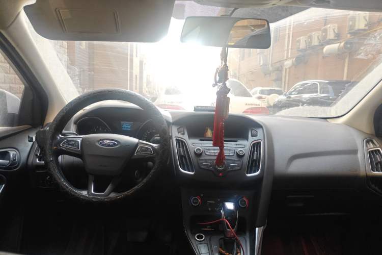 Used Ford Focus 2015 Hatchback EcoBoost 125 Automatic Supreme Style Edition
