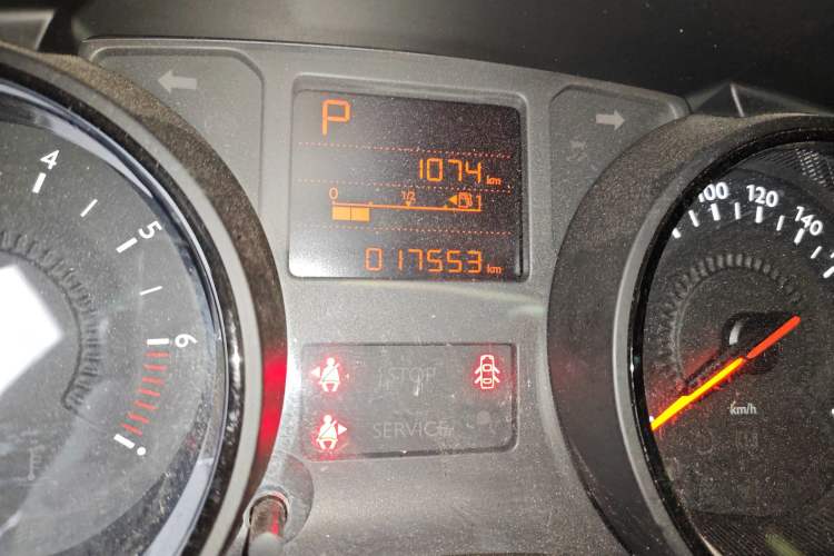 Used Citroen C3-XR 2019 230THP DCT Active Version Odometer Close Up