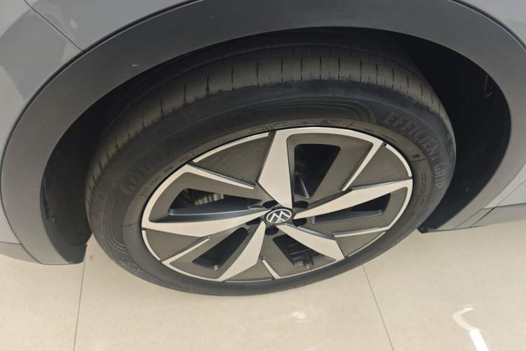 Used Volkswagen ID.4 CROZZ 2021 Long-Range Lite PRO Two-Wheel Drive Version Left Front Wheel Hub