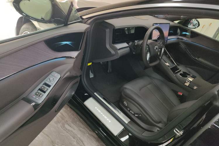 Used Denza Z9 2024 1100 km Four-Wheel Drive Max Version