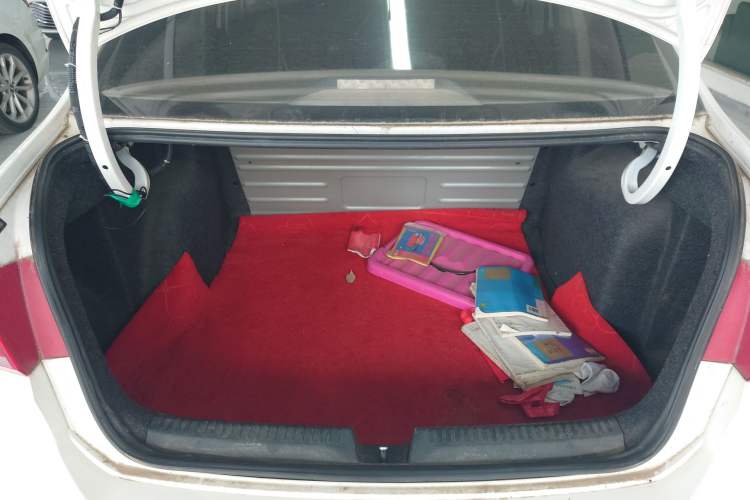 Used Volkswagen Santana 2015 1.6L Automatic Fashion Edition Trunk