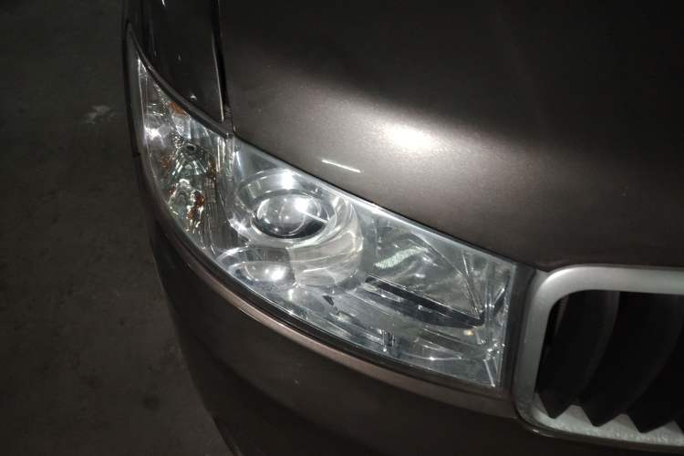 Used Jinbei Hiace X30 2023 1.5L Super-Comfortable Passenger Van 5/6/7-Seater Non-Air-Conditioned Version Model SWC15M
