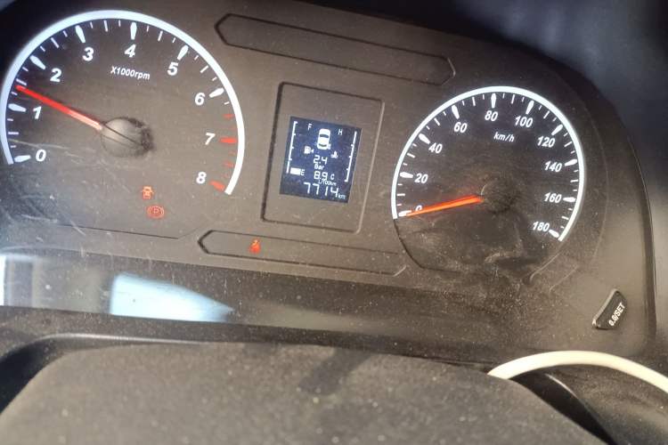 Used FORTHING Lingzhi 2024 M5L 1.5T Manual Base Model 7 Seats