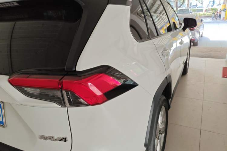 Used Toyota RAV4 2021 2.0L CVT Two-Wheel Drive Fashion Edition
