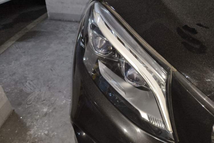 Used Mercedes-Benz GLE 2016 GLE 320 4MATIC Luxury Model Right Front Headlight