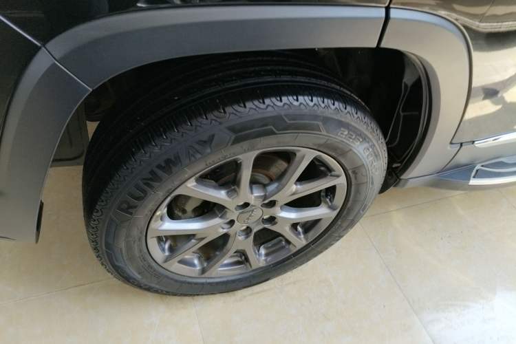 Used Jeep Cherokee 2020 2.0L Two-Wheel Drive Classic Sports Edition