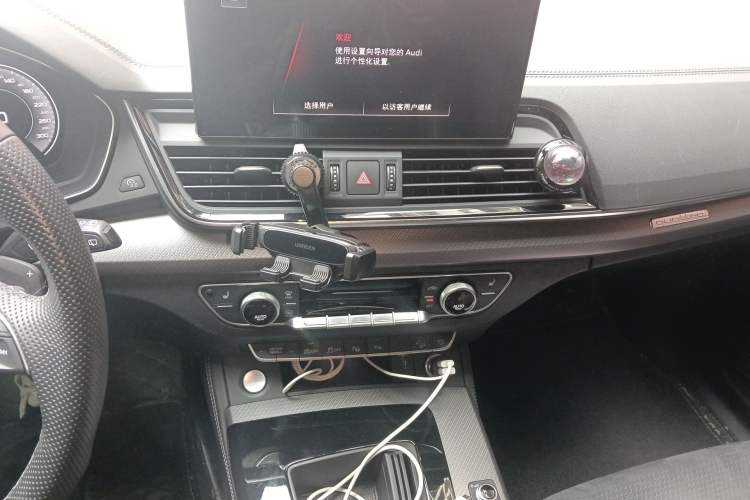 Used Audi Q5L Sportback 2022 40 TFSI Luxury Model Audio And AC Panel