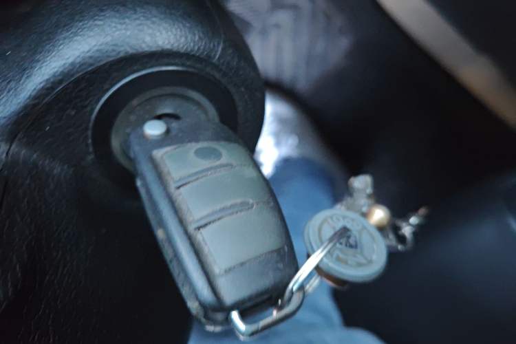 Used JAC Group Refine M2 2013 1.8L Manual Luxury 5-Seater
