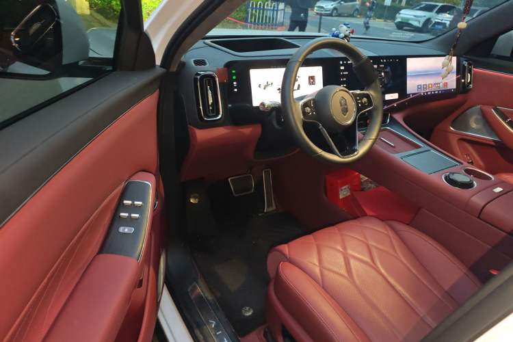 Used Hima AITO M8 2025 Extended-Range Max+ Version 53.4 kWh 6-Seater Edition Driver Seat