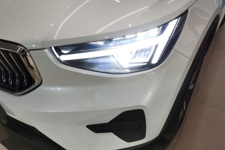 Used Volvo XC40 2024 B4 4x4 Smart Luxury Edition