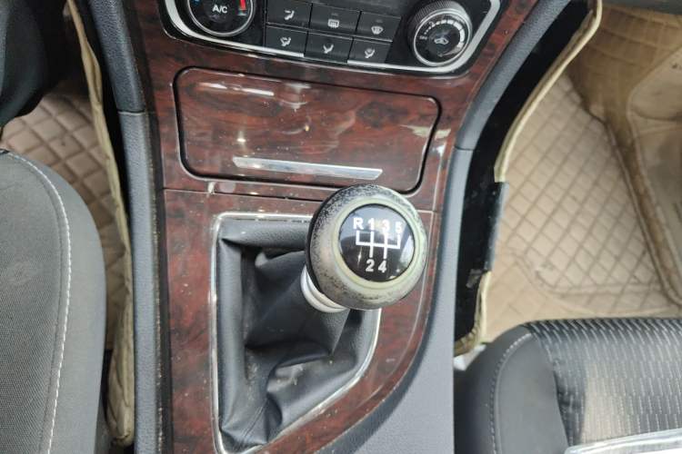 Used Zotye T600 2016 1.5T Manual Elite Edition Gear Lever