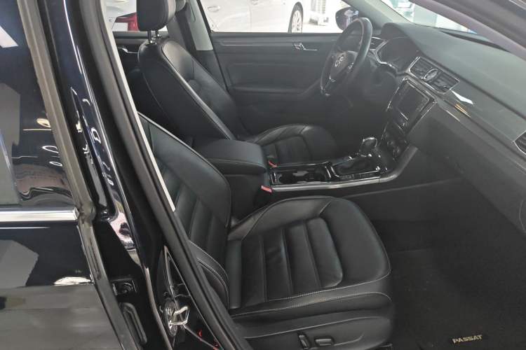 Used Volkswagen Passat 2017 330TSI DSG Luxury Edition
