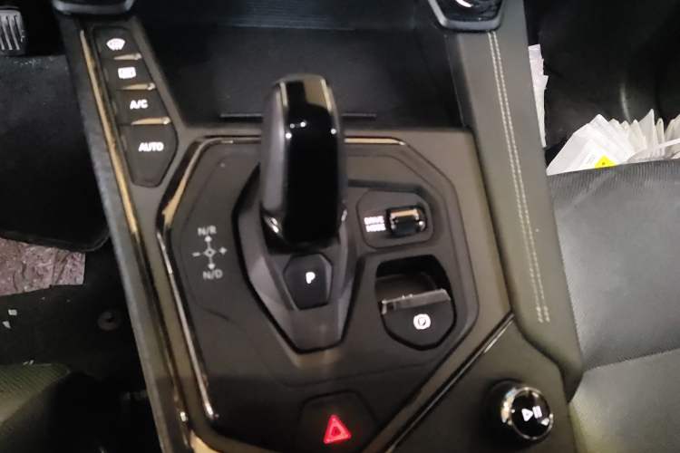 Used Lynk & Co 01 2023 1.5TD EM-F PM Gear Lever