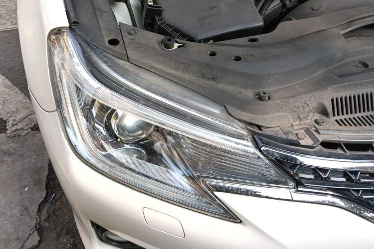 Used Toyota Reiz 2013 2.5S Elite Edition Right Front Headlight