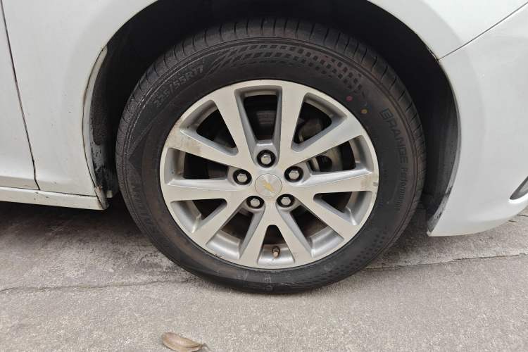 Used Chevrolet Malibu 2017 1.5T Automatic Luxury Edition Right Front Wheel Hub