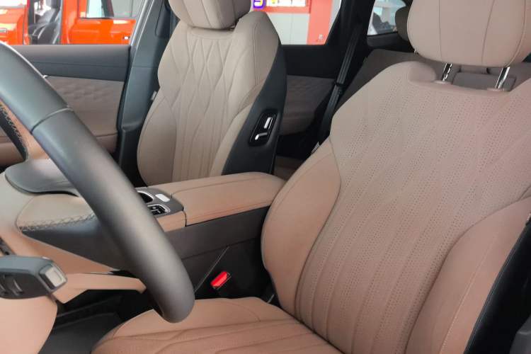 Used Chery Tiggo 8 PLUS 2025 290TGDI DCT Prestige 5-Seater Left Front Seat