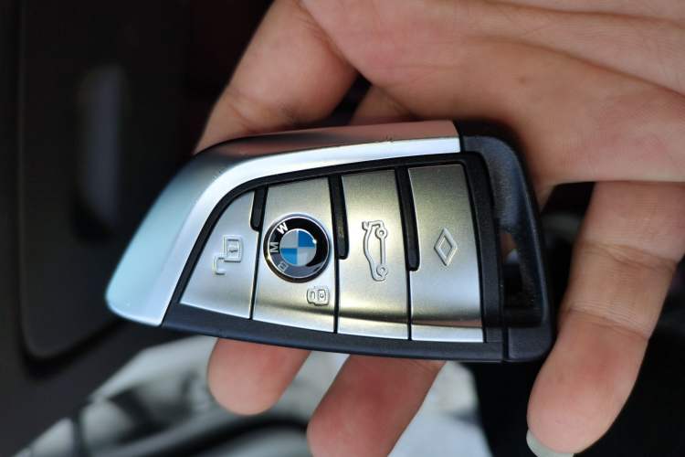 Used BMW X5 2022 xDrive 30Li Luxury M Sport Package
