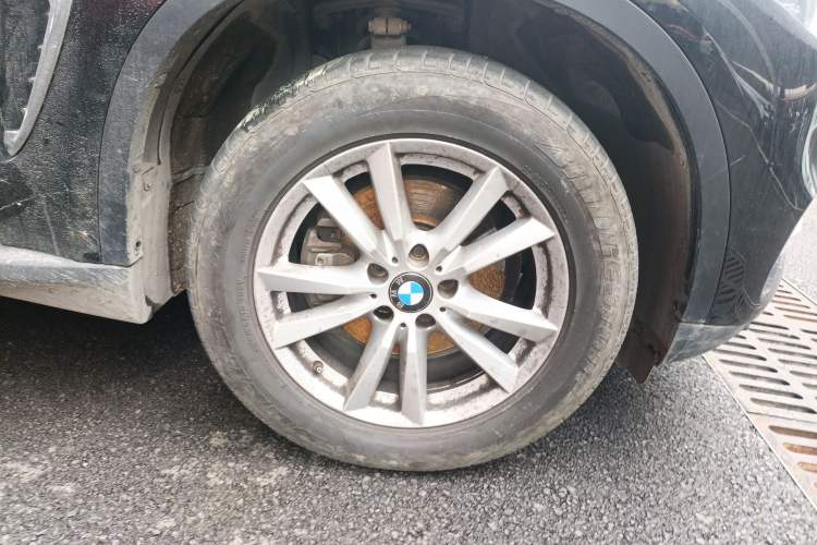 Used BMW X5  Right Front Wheel Hub