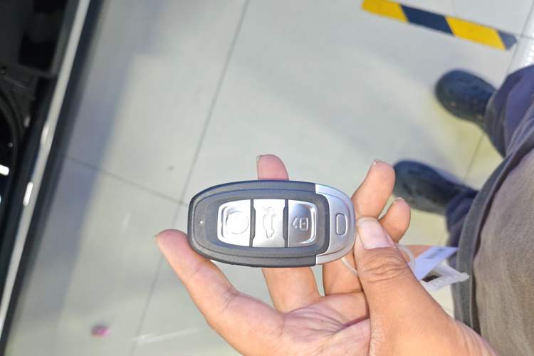 Used Hongqi E-QM5 2025 500km Range Commuter Version
