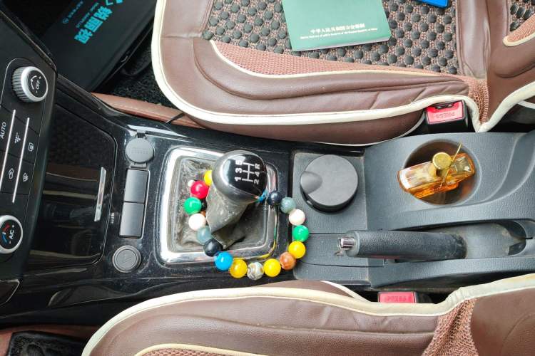 Used HYOSOW S3 2016 1.5L Manual Comfort Version China IV Emission Standard Gear Lever