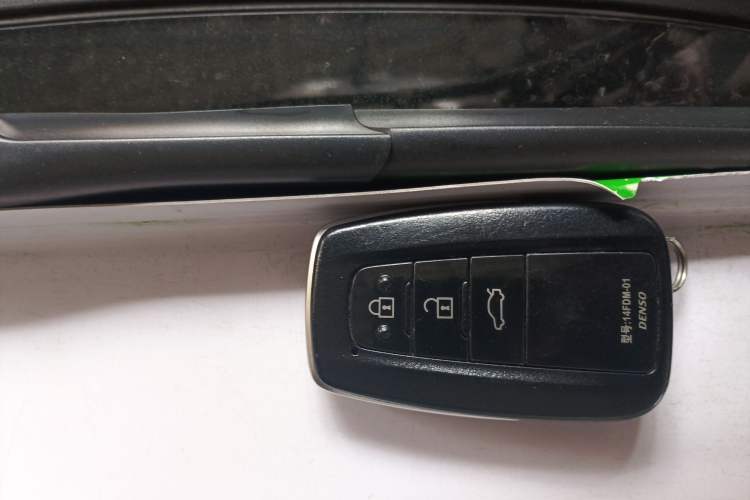 Used Toyota Avalon 2019 Dual-Engine 2.5L XLE Prestige Version China VI Standard
