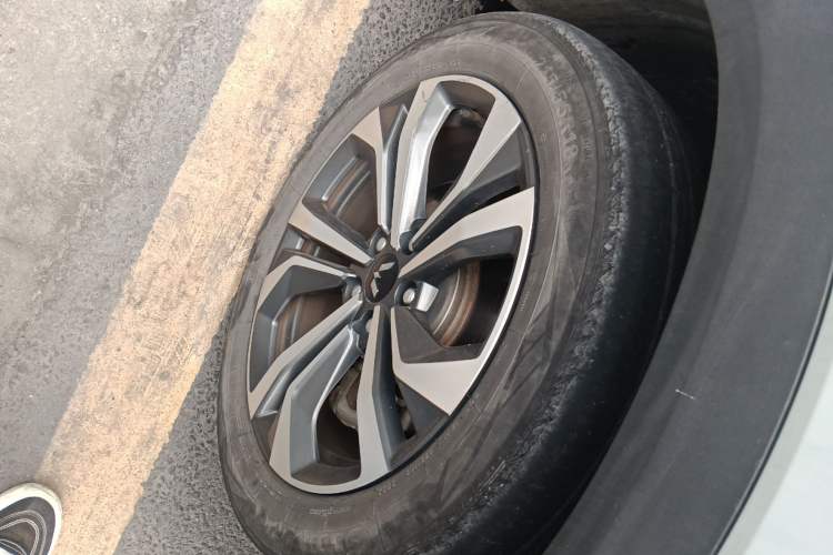 Used Wuling Asta 2022 2.0L DHT Electric-Speed Version Right Front Wheel Hub