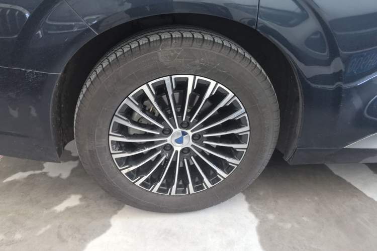 Used Denza D9 2022 DM-i 1040 Prestige Model