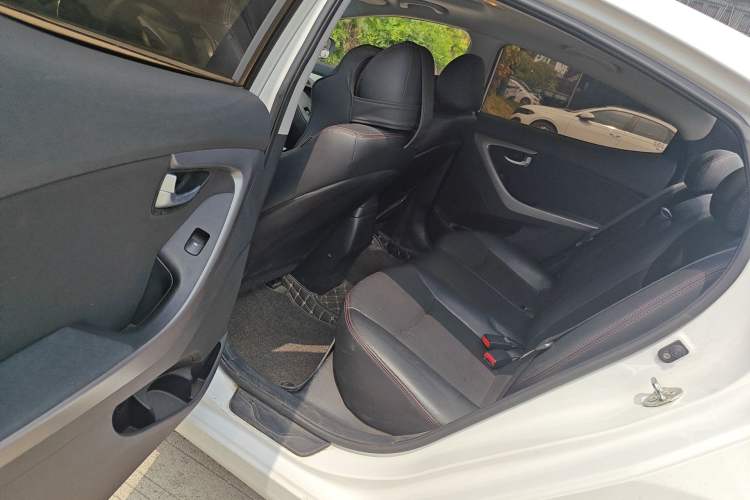 Used Hyundai Elantra (5th Generation / Langdong) 2016 1.6L Manual Luxury Model